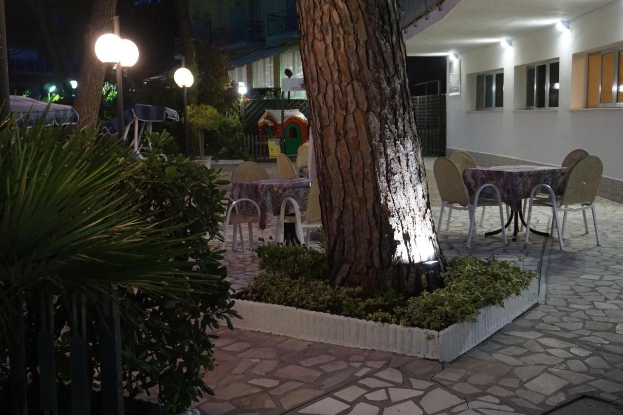 Hotel Sayonara Milano Marittima Exterior foto